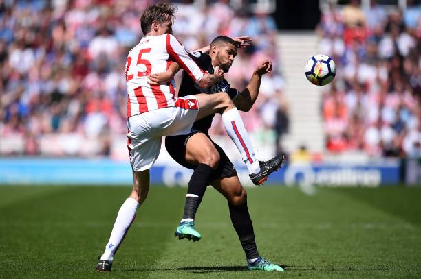 他在面对防 他在面对防